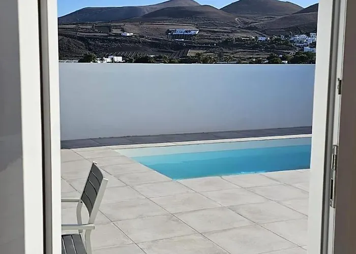 Tranquilidad Entre Volcanes * Uga